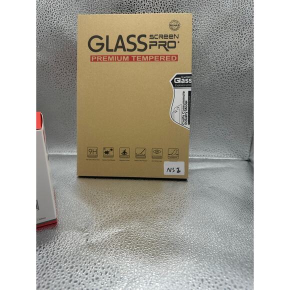 Nintendo Switch OLED Glass Screen Protector & Mini Dock Combo - Picture 2 of 4